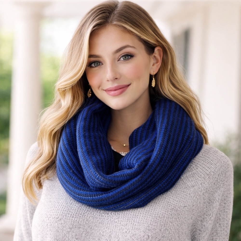 VSX Victoria’s Secret Blue Black Infinity Scarf Cozy Knit NWT OS Athleisure